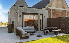 Modern Holiday Home With Garden